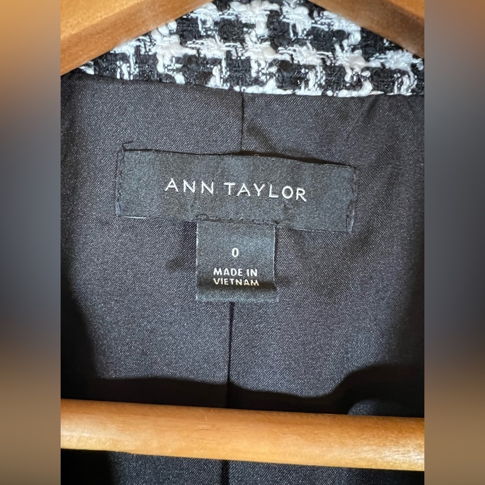 Ann Taylor Women's Size 0 Single Button Black White Houndstooth Blazer - Picture 3 of 6